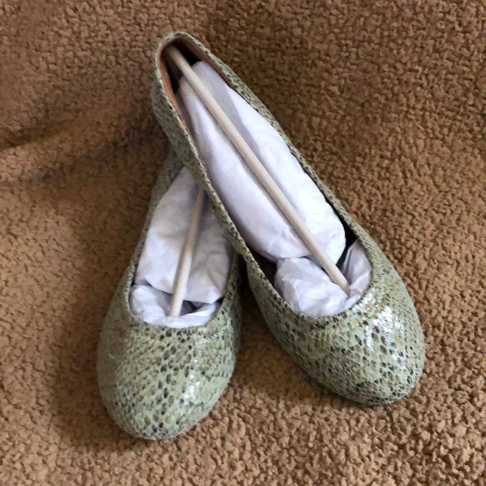 Lucky Brand mint snakeskin flats